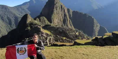 ¿Cuál es el costo del Inca Jungle a Machu Picchu para Peruanos?