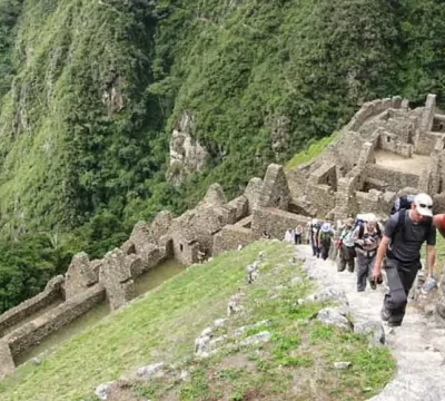 Explora Machu Picchu por el Inca Jungle: Una Experiencia Única
